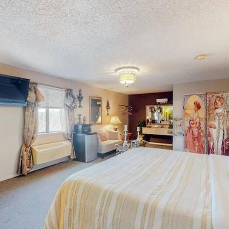 Jacuzzi Suite 206 At Tradewinds Eureka Springs Exterior foto