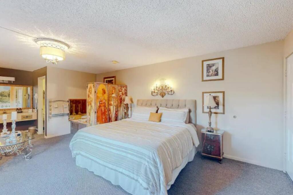 Jacuzzi Suite 206 At Tradewinds Eureka Springs Exterior foto